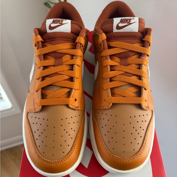 Nike Dunk Low Retro SE, Monarch/Light Orewood Brown men’s 8.5 / women’s 10.5 - Picture 2 of 7